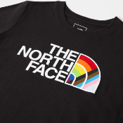 THE NORTH FACE - WOMEN PRIDE TEE - TNF Black